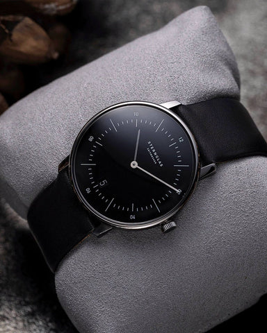 Sternglas Naos Black / Black Watch, style shot 2